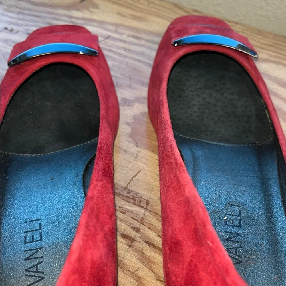 Vaneli chic red
